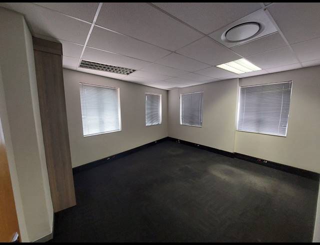 389M² OFFICE TO LET IN GREENSTONE HILL